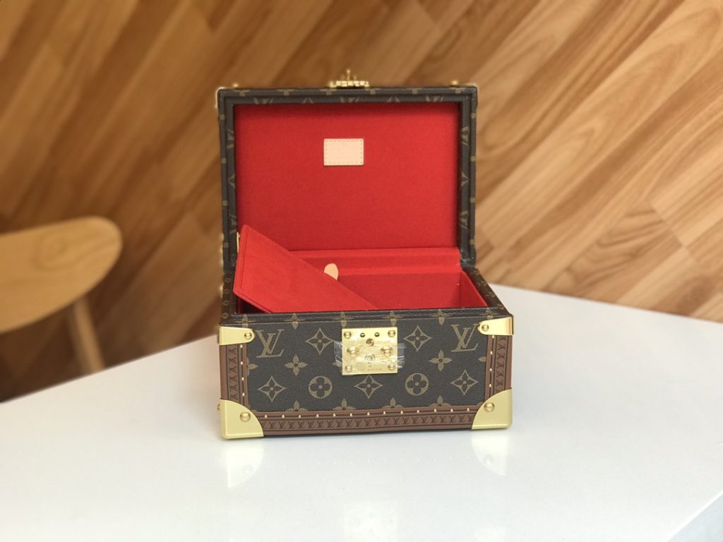 【ルイヴィトン】トランク型収納ボックス ミディアムサイズ モノグラム帆布 カラフル内張り 高級感のある小物整理 - 画像 2