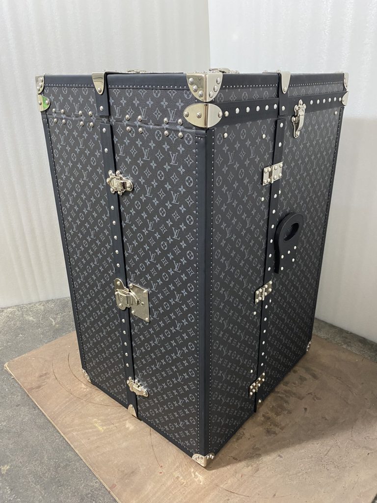 【M4700SZT】化粧台 ブラックフローラルデザイン 黒色内装 上質な仕上げ 高級感のある収納ボックス - 画像 2