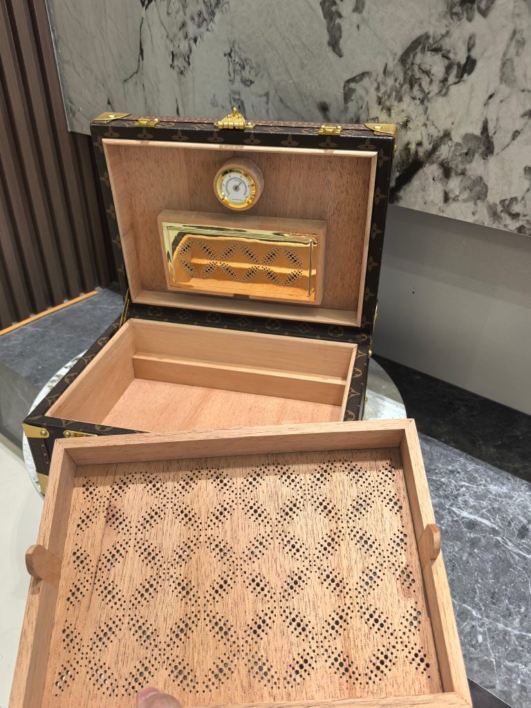 【M4700XJH】高級木製ハミダシ収納ボックス 33×25×15cm 落ち着いた色合い 上質な実木素材 大人の男性に贈る逸品 - 画像 3