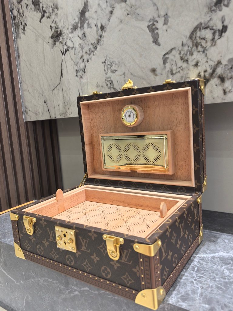 【M4700XJH】高級木製ハミダシ収納ボックス 33×25×15cm 落ち着いた色合い 上質な実木素材 大人の男性に贈る逸品 - 画像 5