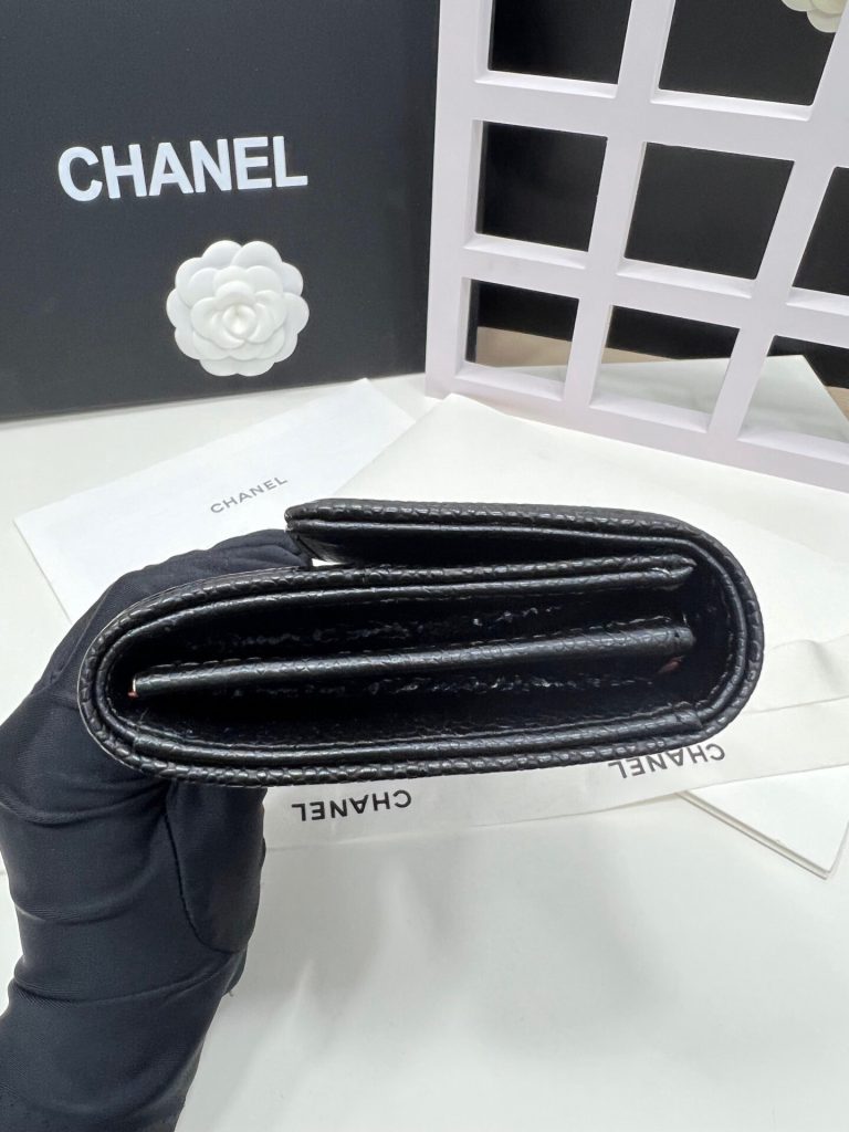 【シャネル】キャビアスキン トリプリーツウォレット ココマーク金具 上品なブラックの長財布 - 画像 5