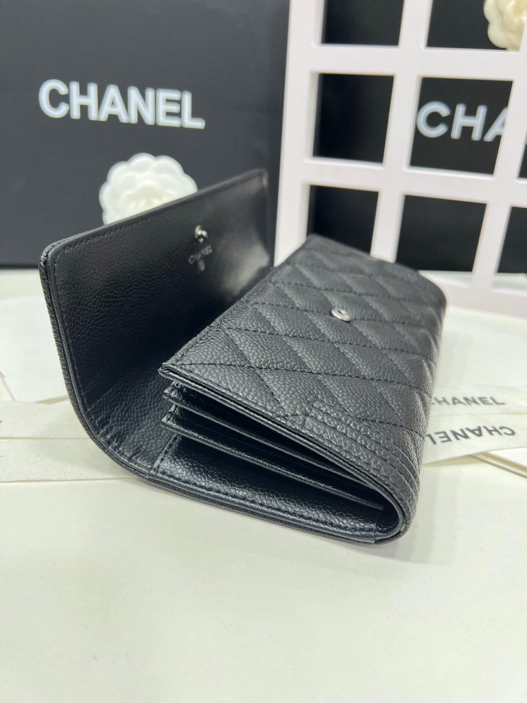 【シャネル】キャビアスキン トリプリーツウォレット ココマーク金具 上品なブラックの長財布 - 画像 6