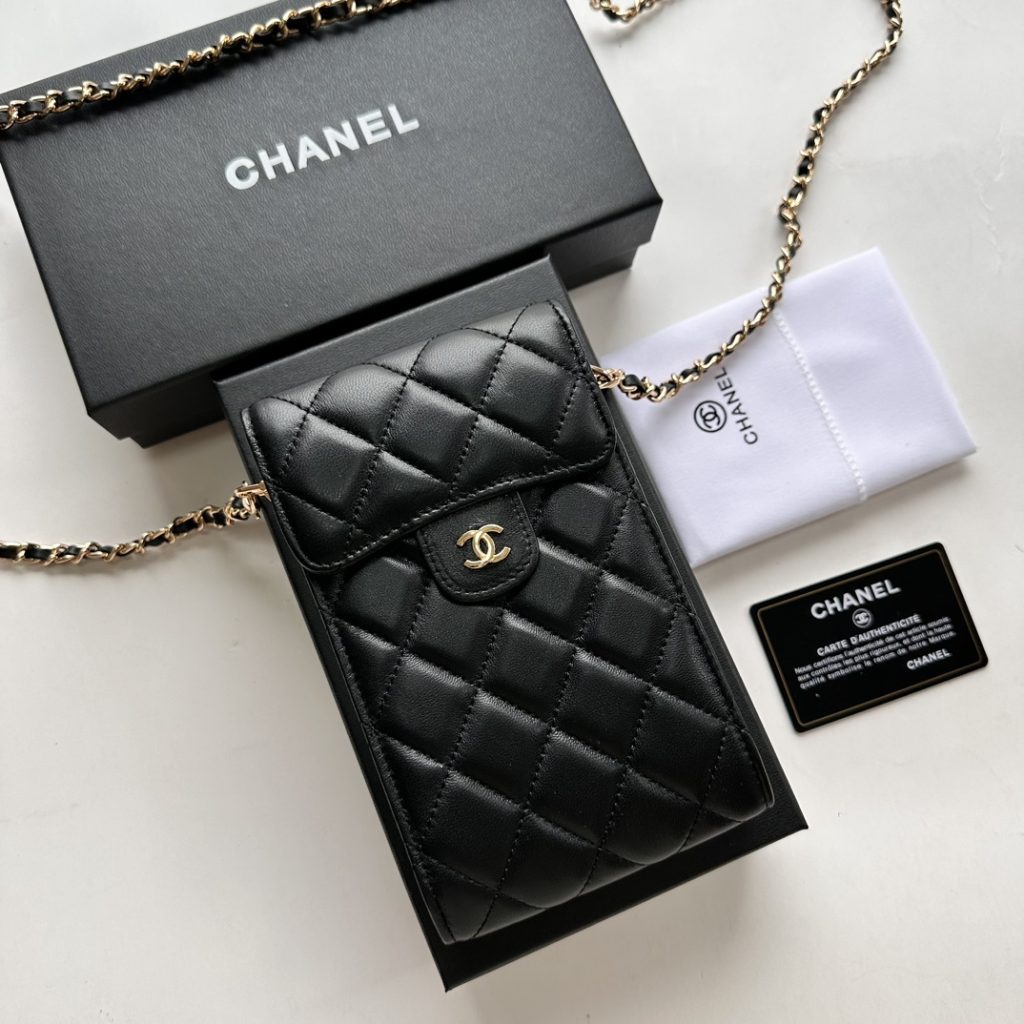 【シャネル】キャビアスキン トリプリーツウォレット ココマーク金具 上品なブラックの長財布 - 画像 2