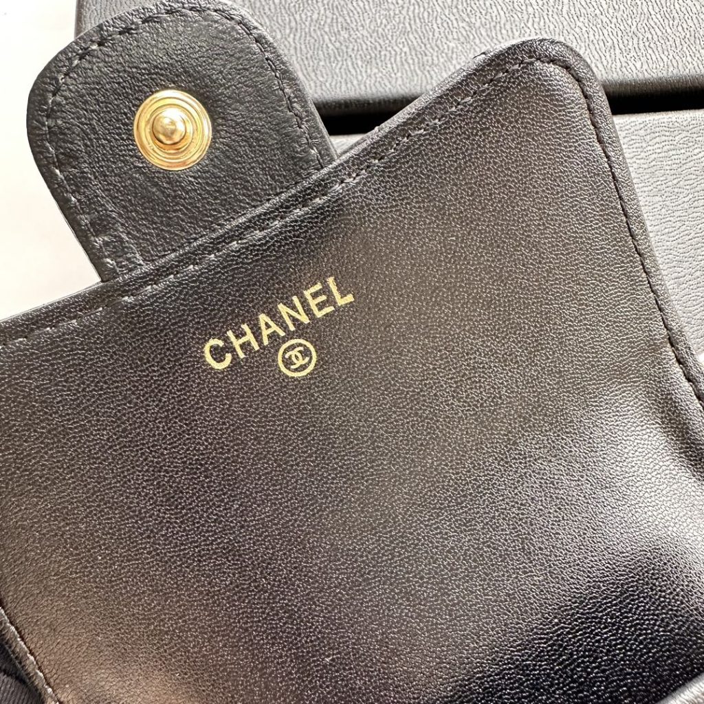 【シャネル】キャビアスキン トリプリーツウォレット ココマーク金具 上品なブラックの長財布 - 画像 8