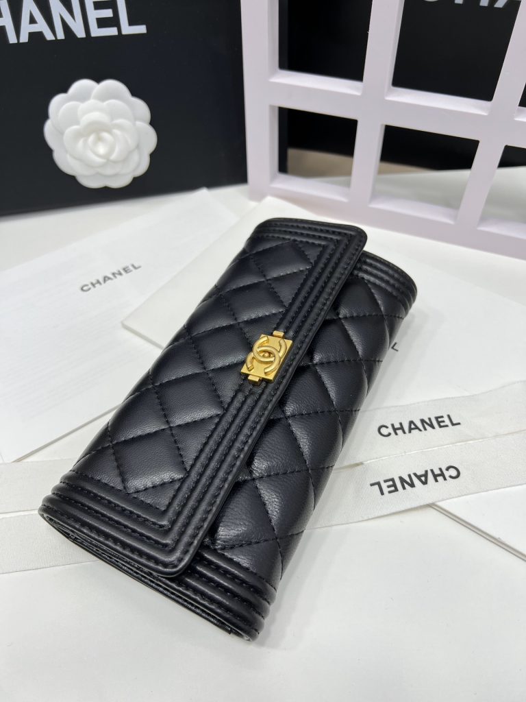 【シャネル】キャビアスキン 長財布 ココマーク金具 上品なブラックのレディースウォレット - 画像 2