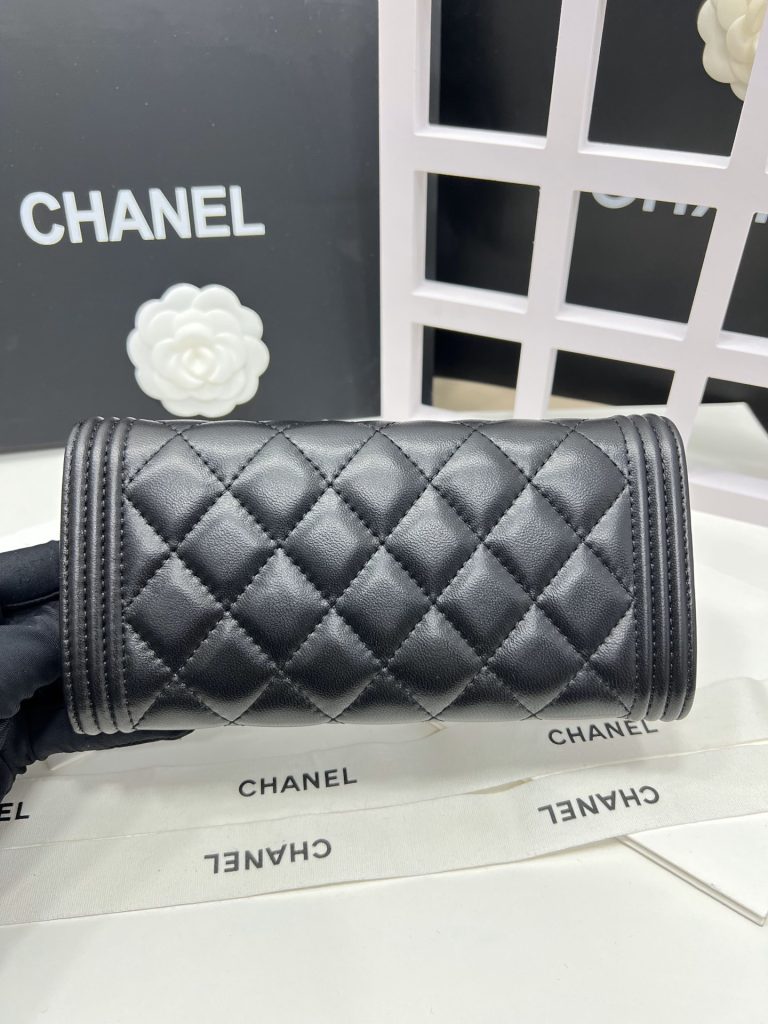 【シャネル】キャビアスキン 長財布 ココマーク金具 上品なブラックのレディースウォレット - 画像 4