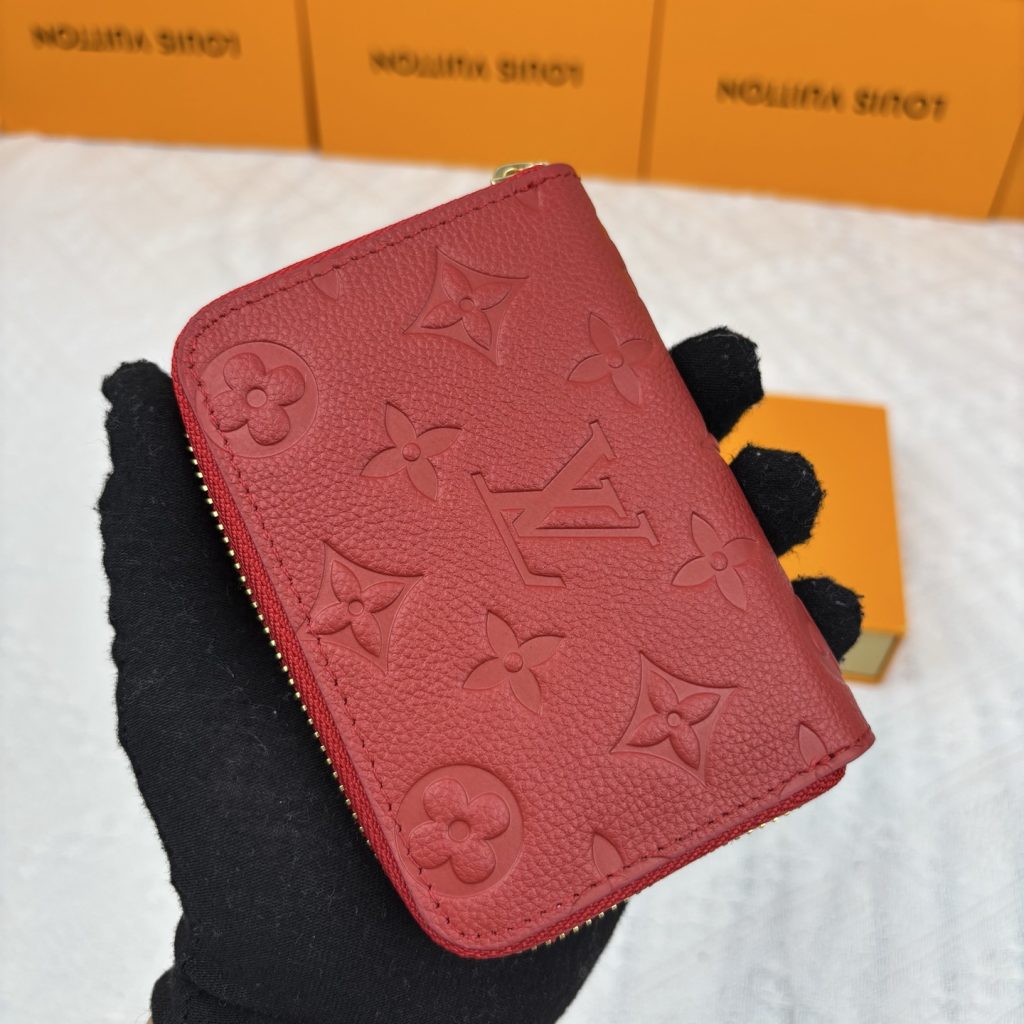 ルイヴィトン（LOUIS VUITTON） 長財布 モノグラム柄 クラシックなデザイン 上品で高級感あふれる本革の逸品 - 画像 4