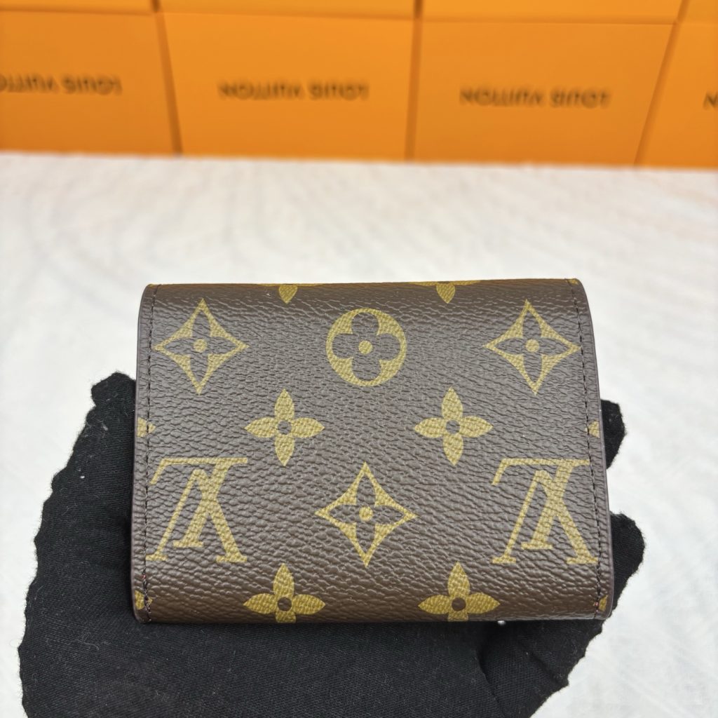 ルイヴィトン（LOUIS VUITTON） 長財布 モノグラム コインホルダー付き クラシックで上品なデザイン 高級感あふれる逸品 - 画像 2