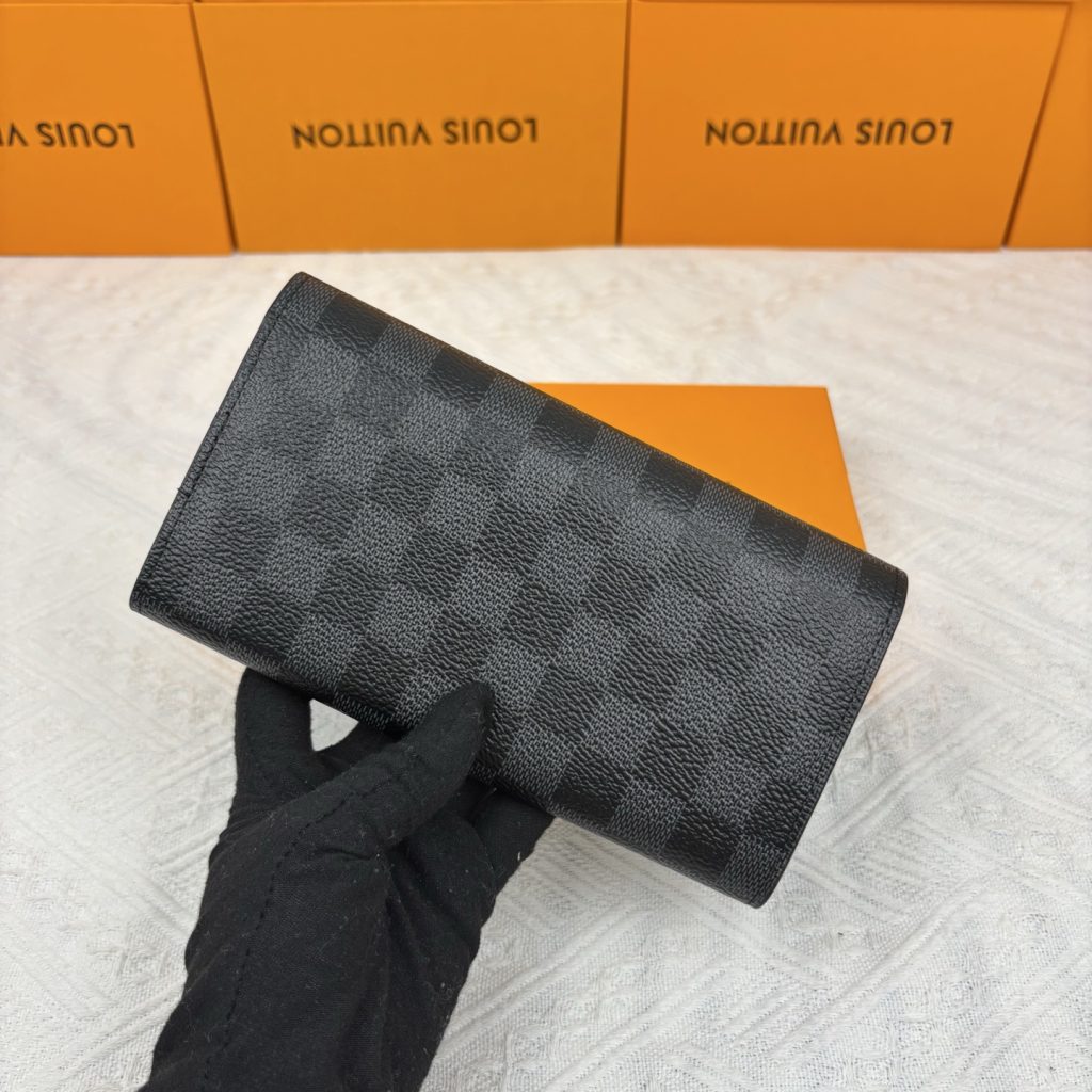 ルイヴィトン（LOUIS VUITTON） 長財布 モノグラム コインポケット付き クラシックで上品なデザインの美品 - 画像 2