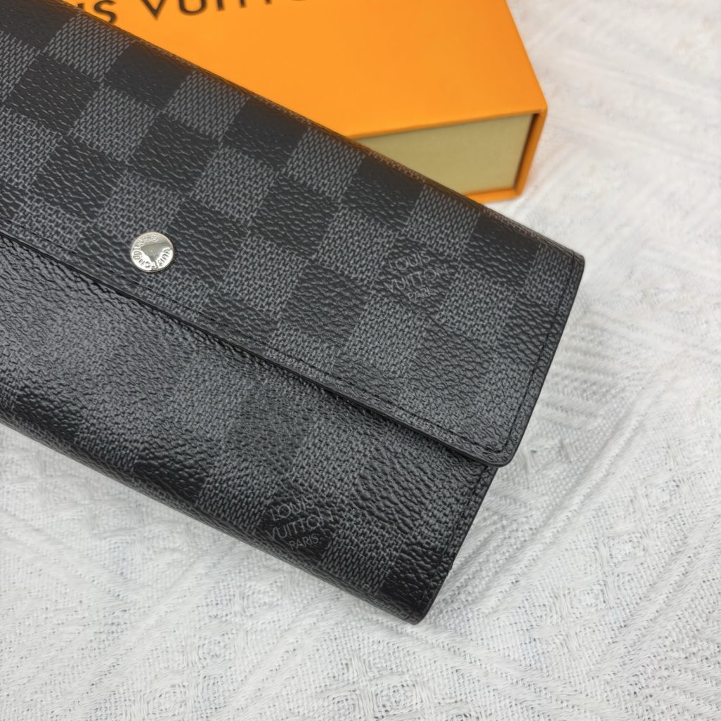 ルイヴィトン（LOUIS VUITTON） 長財布 モノグラム コインポケット付き クラシックで上品なデザインの美品 - 画像 4