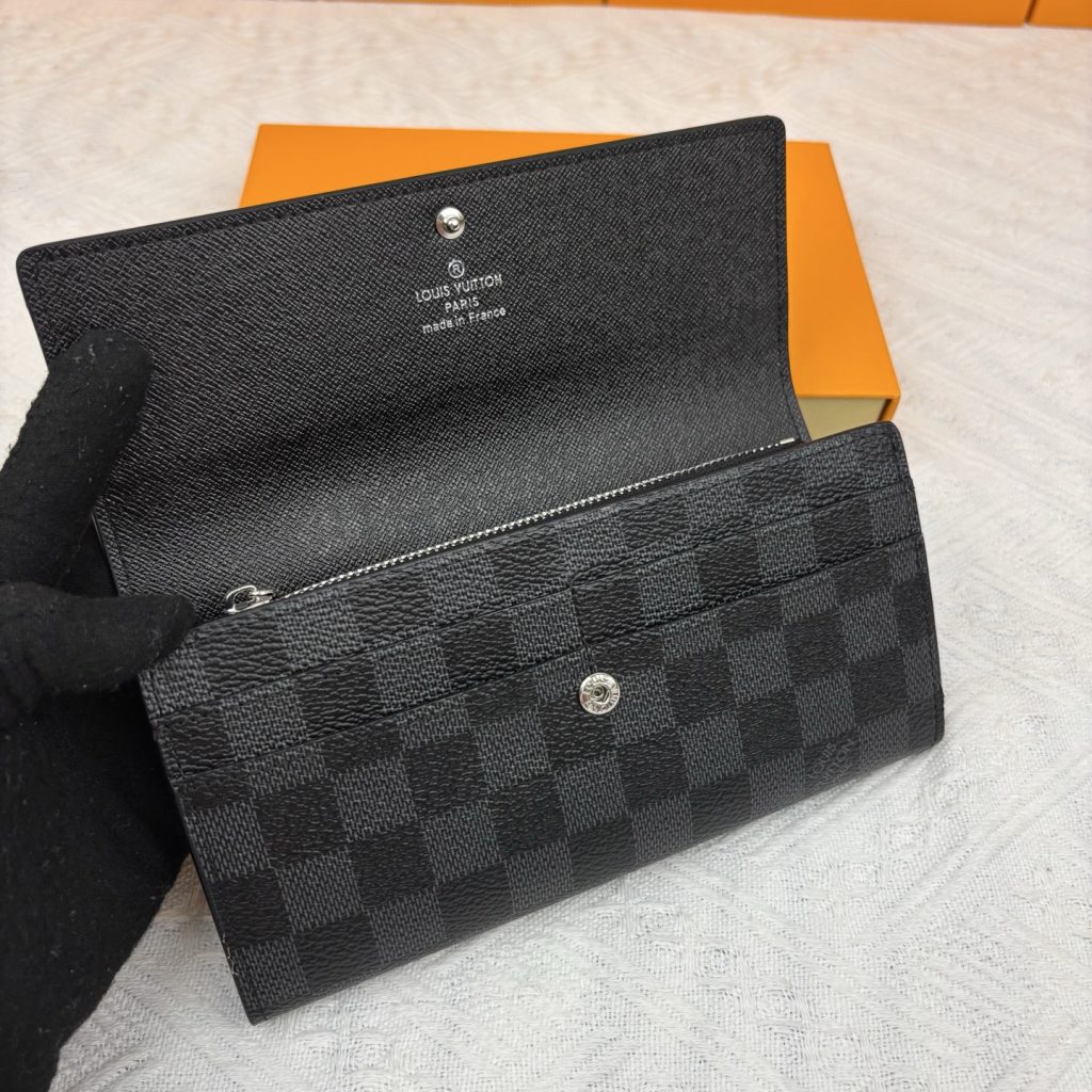 ルイヴィトン（LOUIS VUITTON） 長財布 モノグラム コインポケット付き クラシックで上品なデザインの美品 - 画像 7