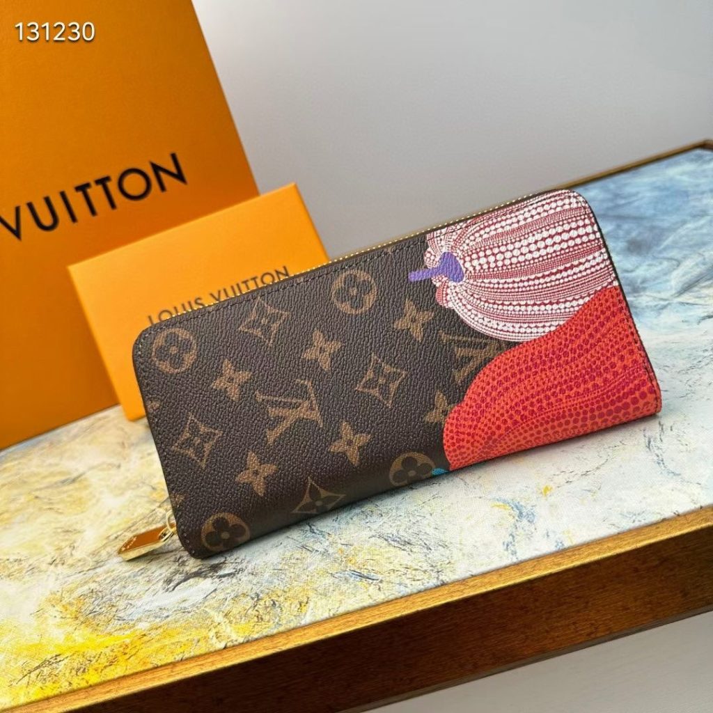 ルイ・ヴィトン モノグラムキャンバス 上品な長財布 財布・小物｜ランチの日に写真で選び方を確認