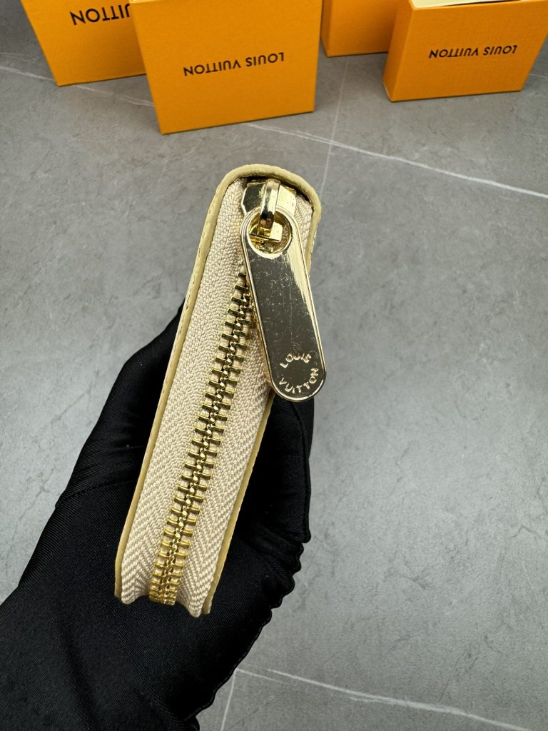 ルイ・ヴィトン モノグラムキャンバス 上品な長財布 レディース ギフトにも最適な定番モデル - 画像 5