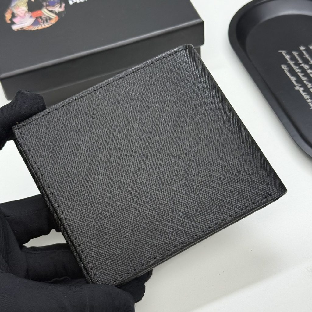 プラダ モノグラムキャンバス 上品な長財布 レディースギフトにも最適な定番モデル - 画像 4
