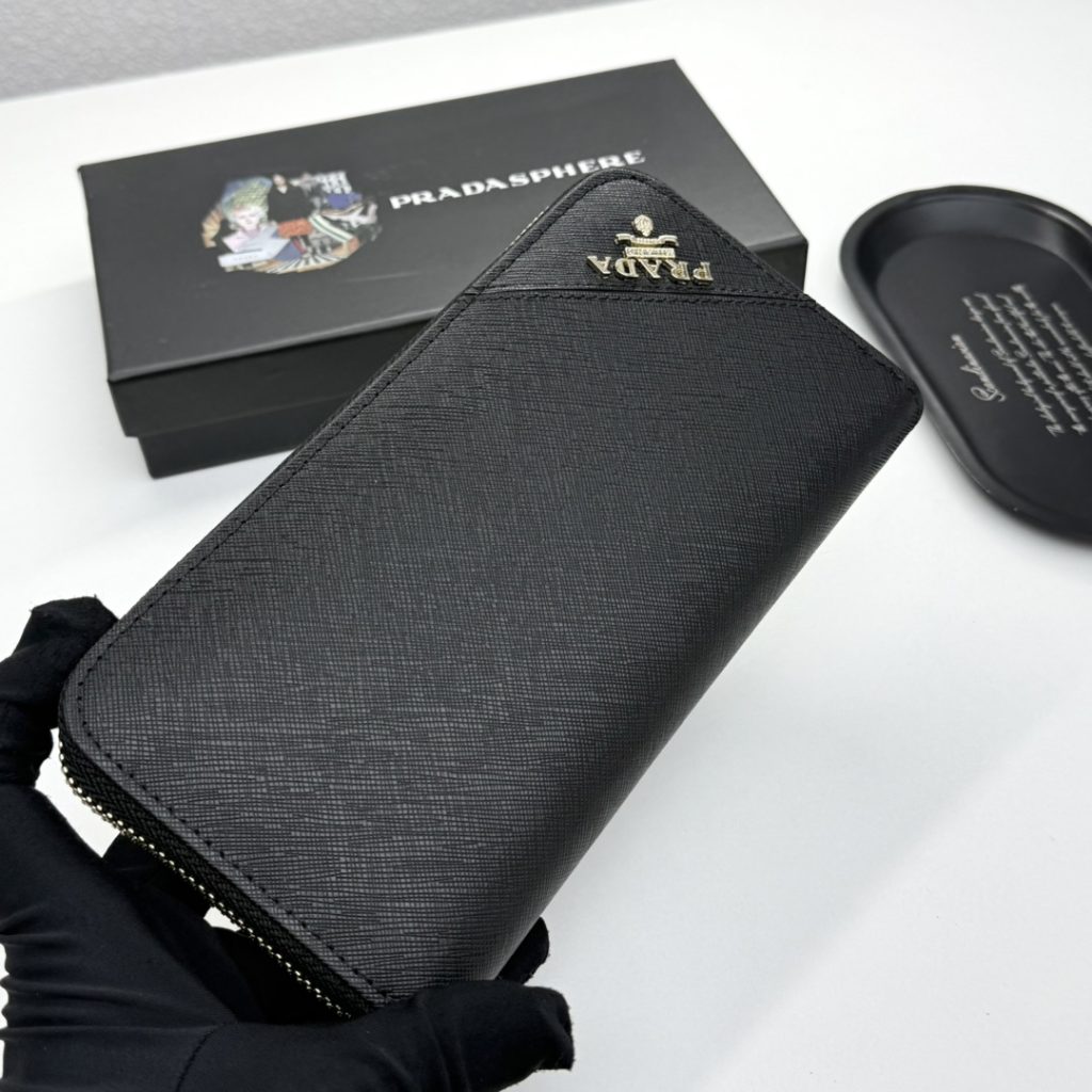 プラダ モノグラムキャンバス 洗練された長財布 レディースギフトに最適な上品なデザイン - 画像 3