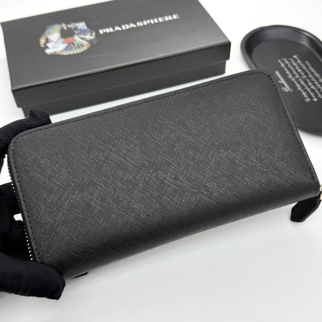 プラダ モノグラムキャンバス 洗練された長財布 レディースギフトに最適な上品なデザイン - 画像 4