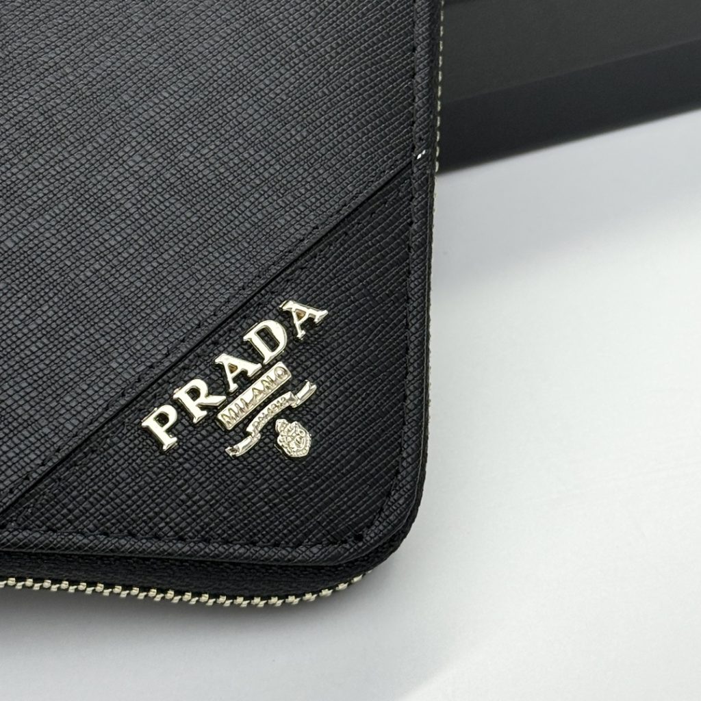 プラダ モノグラムキャンバス 洗練された長財布 レディースギフトに最適な上品なデザイン - 画像 5