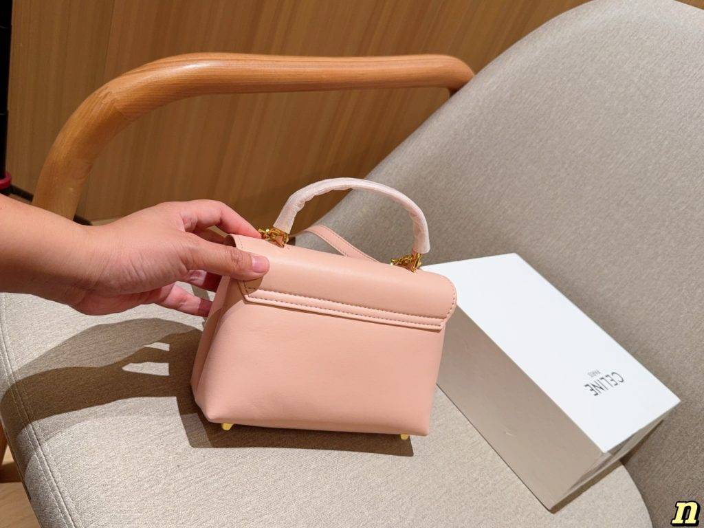 セリーヌ ショルダーバッグ 上質なレザー仕立て 洗練されたデザインで長く愛用できる - 画像 4