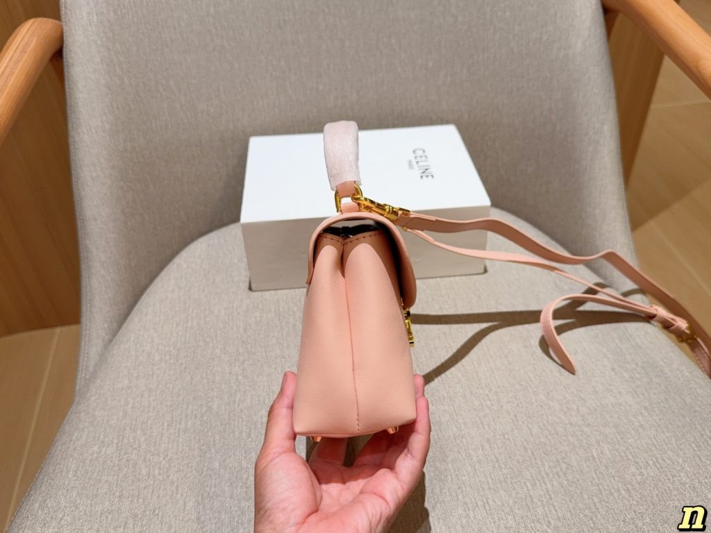 セリーヌ ショルダーバッグ 上質なレザー仕立て 洗練されたデザインで長く愛用できる - 画像 5