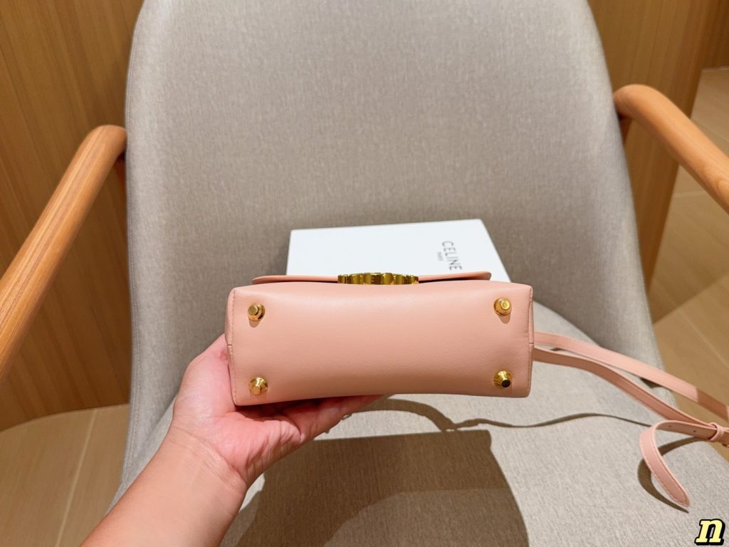 セリーヌ ショルダーバッグ 上質なレザー仕立て 洗練されたデザインで長く愛用できる - 画像 6