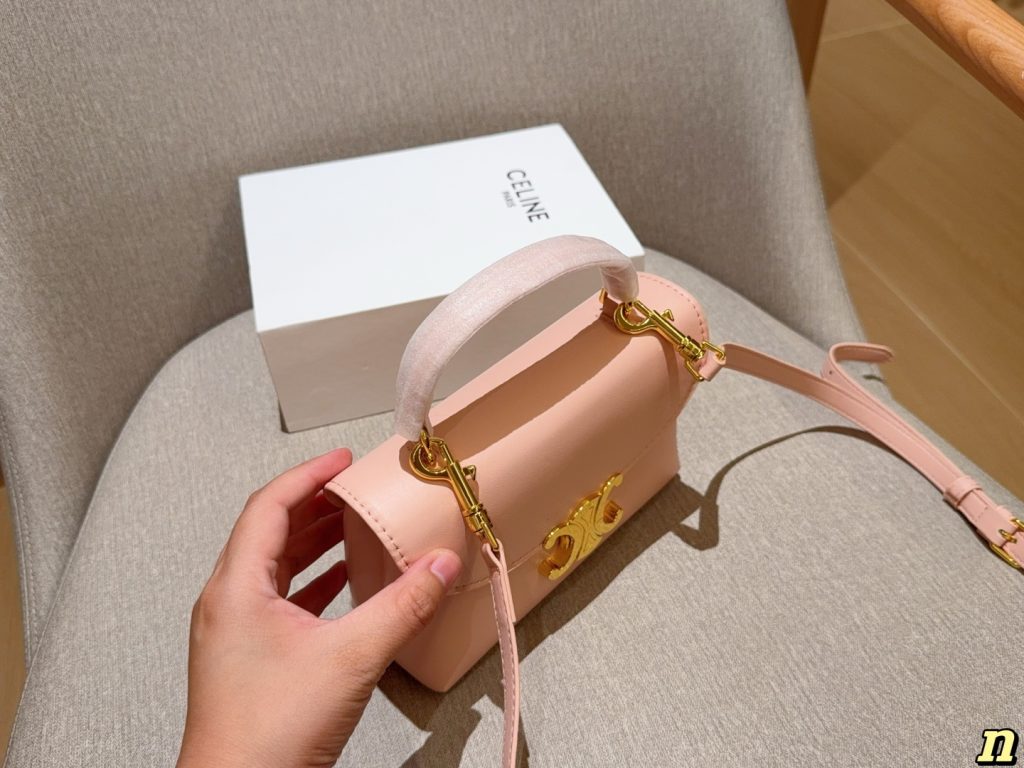 セリーヌ ショルダーバッグ 上質なレザー仕立て 洗練されたデザインで長く愛用できる - 画像 7