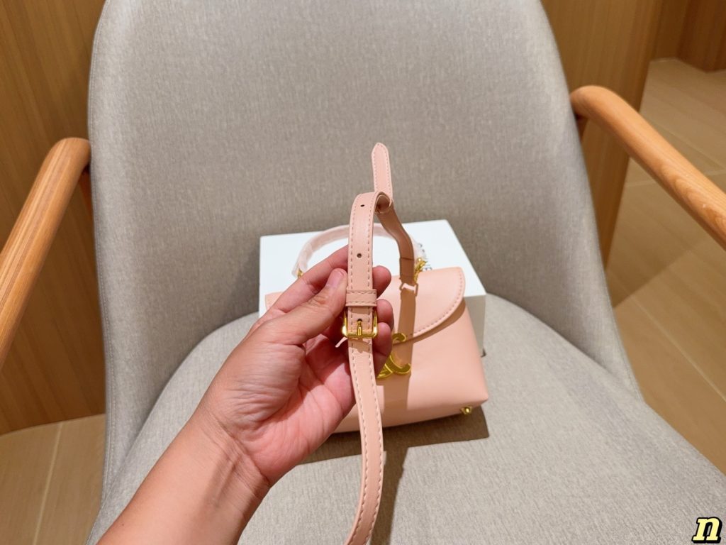 セリーヌ ショルダーバッグ 上質なレザー仕立て 洗練されたデザインで長く愛用できる - 画像 8