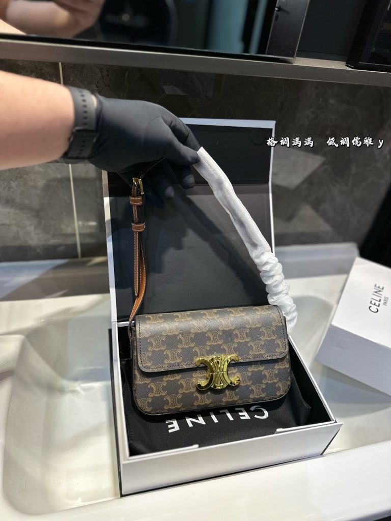 セリーヌ モノグラムキャンバス 上品なショルダーバッグ レディース向け 長く愛用できる定番モデル - 画像 2
