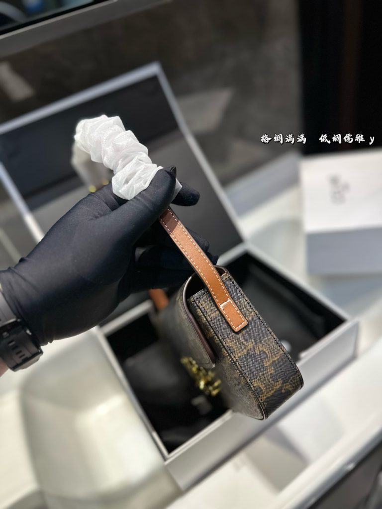 セリーヌ モノグラムキャンバス 上品なショルダーバッグ レディース向け 長く愛用できる定番モデル - 画像 4