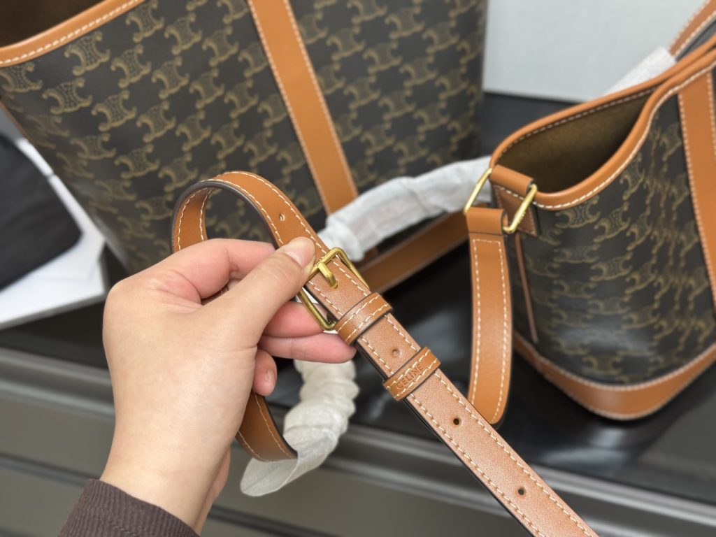 セリーヌ ショルダーバッグ 上質なモノグラムキャンバス 洗練されたデザインで長く愛用できるレディース人気モデル - 画像 3