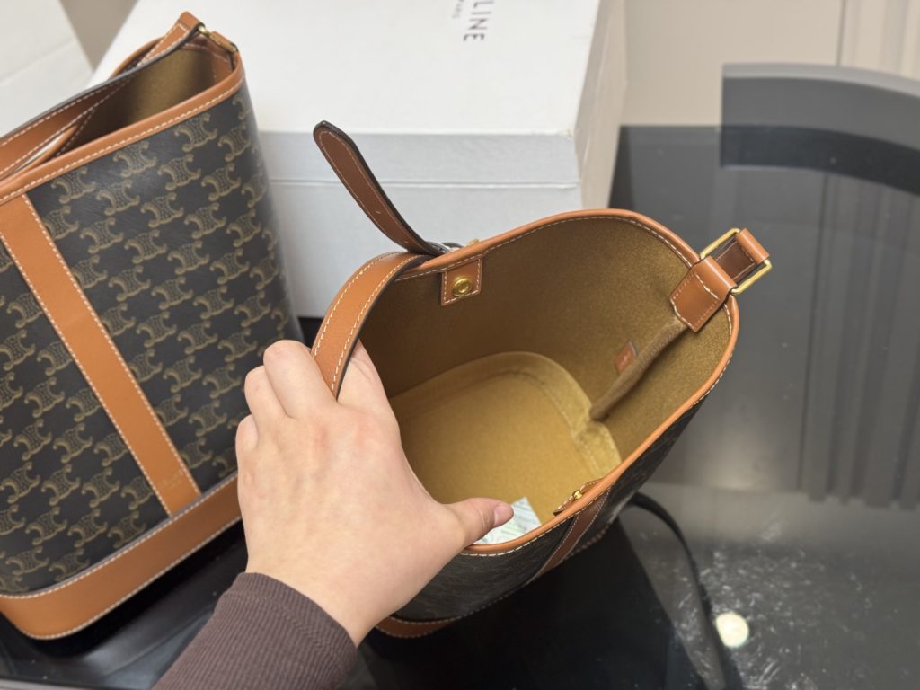 セリーヌ ショルダーバッグ 上質なモノグラムキャンバス 洗練されたデザインで長く愛用できるレディース人気モデル - 画像 4