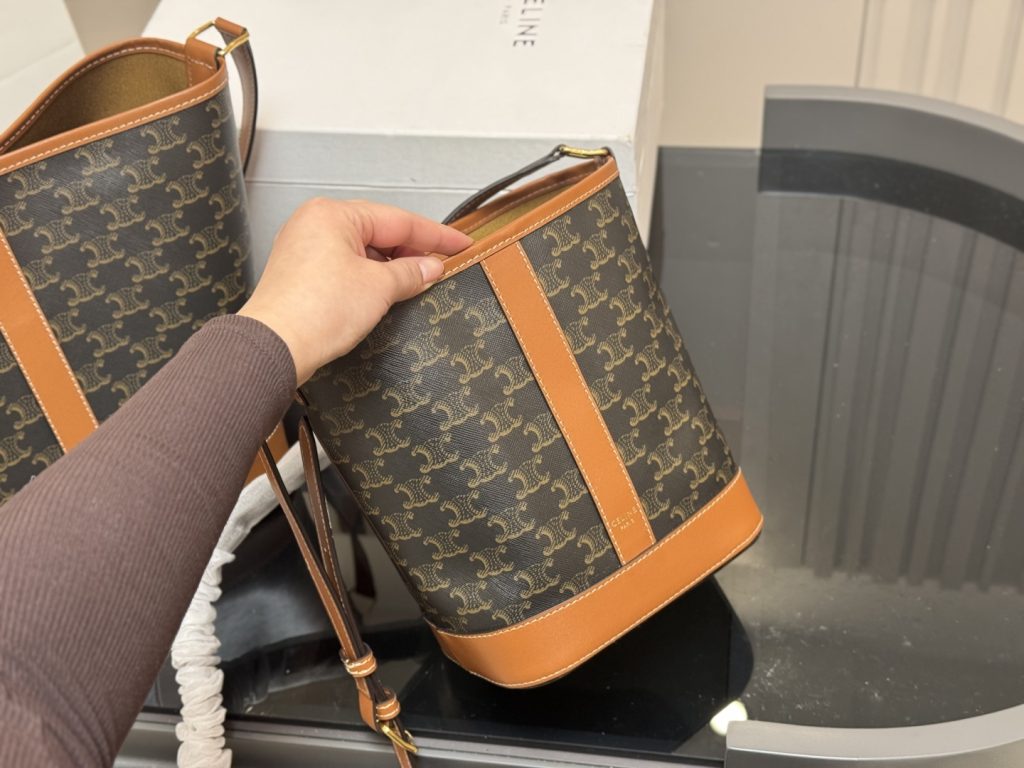 セリーヌ ショルダーバッグ 上質なモノグラムキャンバス 洗練されたデザインで長く愛用できるレディース人気モデル - 画像 6