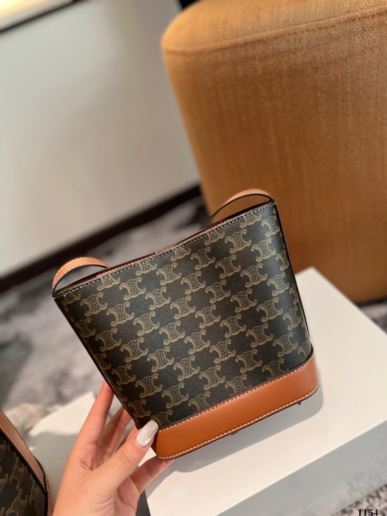 セリーヌ ショルダーバッグ 上質なモノグラムキャンバス 洗練されたデザイン レディースに人気の定番モデル - 画像 6