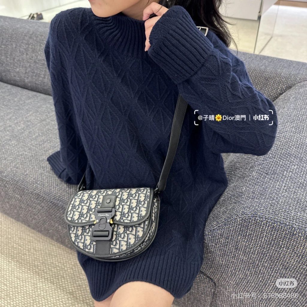 Diorディオール ショルダーバッグ 洗練されたモノグラムキャンバス レディースに人気の上品なデザイン - 画像 3