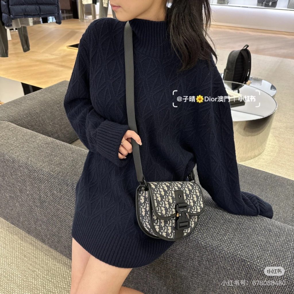 Diorディオール ショルダーバッグ 洗練されたモノグラムキャンバス レディースに人気の上品なデザイン - 画像 4