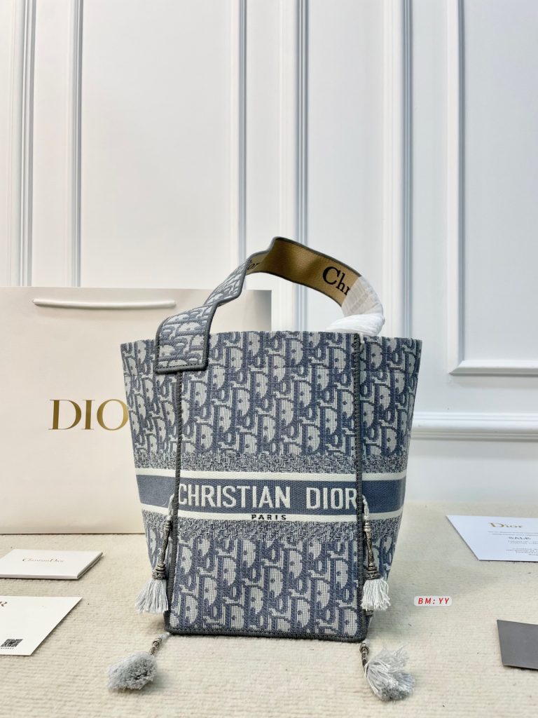 Diorディオール ショルダーバッグ 上質なモノグラムキャンバス仕様 洗練されたデザインでギフトにも最適なレディースモデル - 画像 2