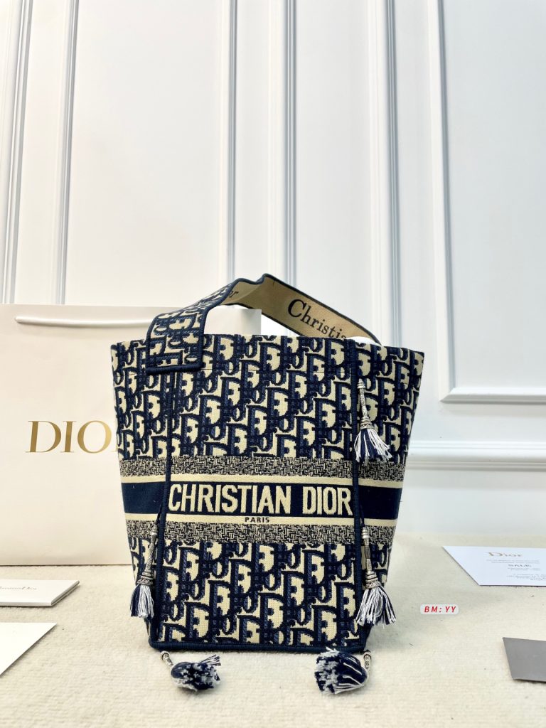 Diorディオール ショルダーバッグ 上質なモノグラムキャンバス仕様 洗練されたデザインでギフトにも最適なレディースモデル - 画像 3