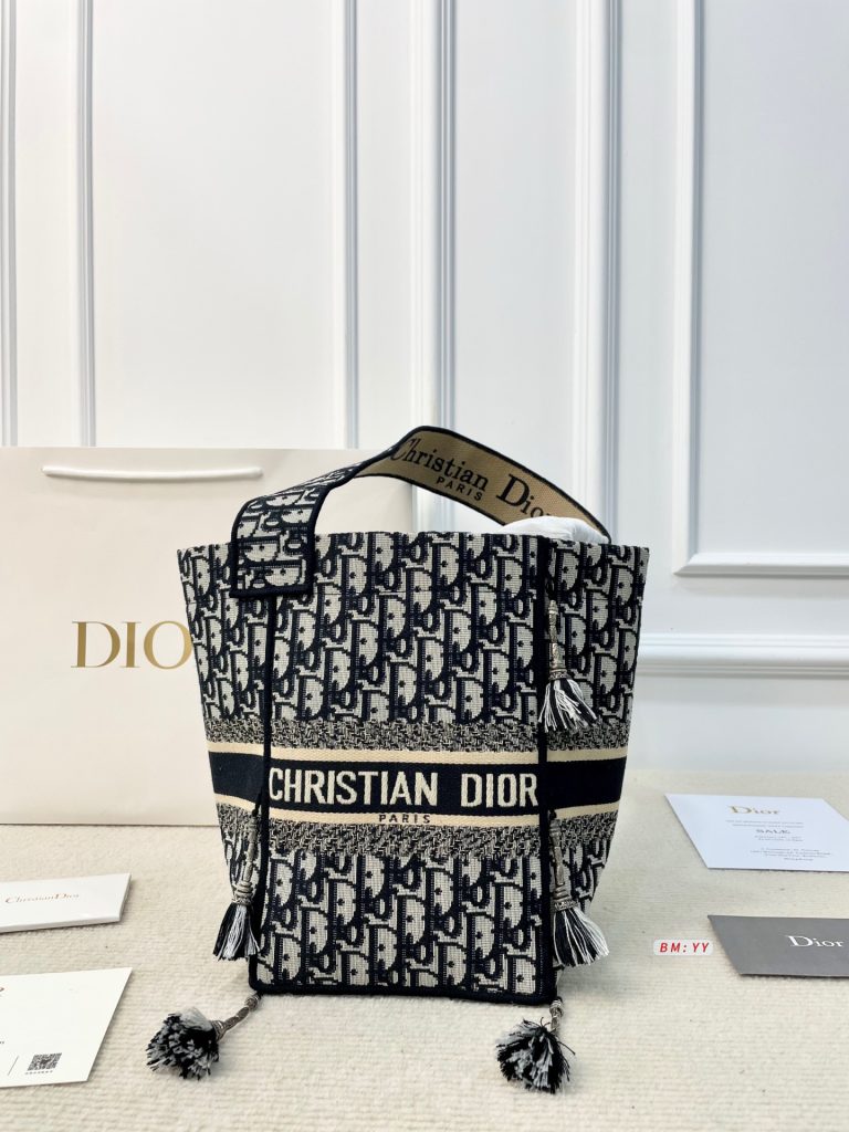 Diorディオール ショルダーバッグ 上質なモノグラムキャンバス仕様 洗練されたデザインでギフトにも最適なレディースモデル - 画像 4