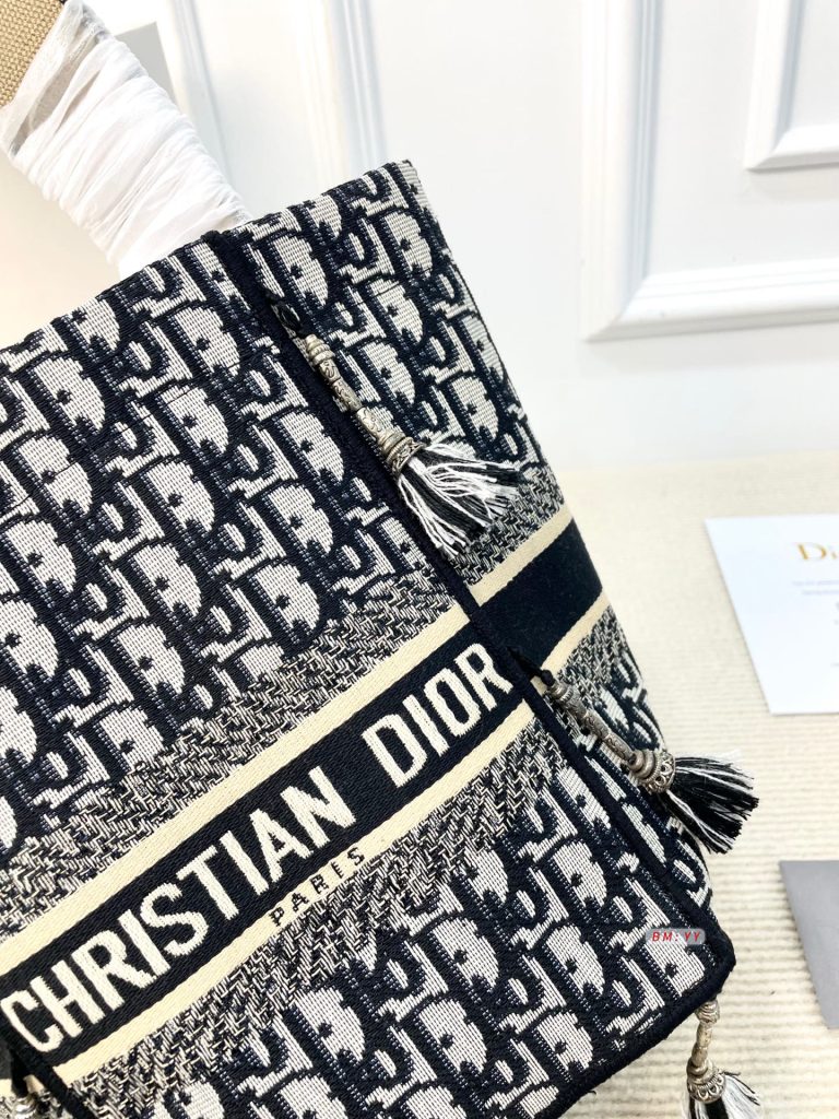 Diorディオール ショルダーバッグ 上質なモノグラムキャンバス仕様 洗練されたデザインでギフトにも最適なレディースモデル - 画像 6