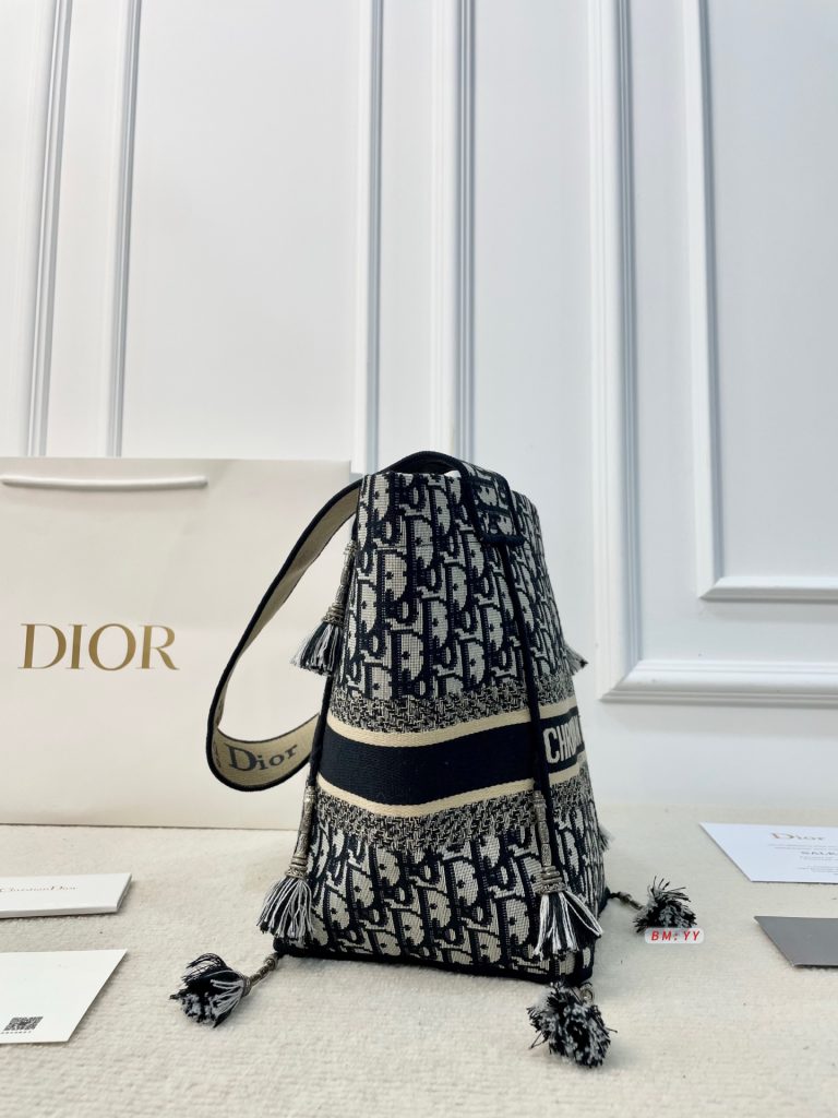 Diorディオール ショルダーバッグ 上質なモノグラムキャンバス仕様 洗練されたデザインでギフトにも最適なレディースモデル - 画像 7