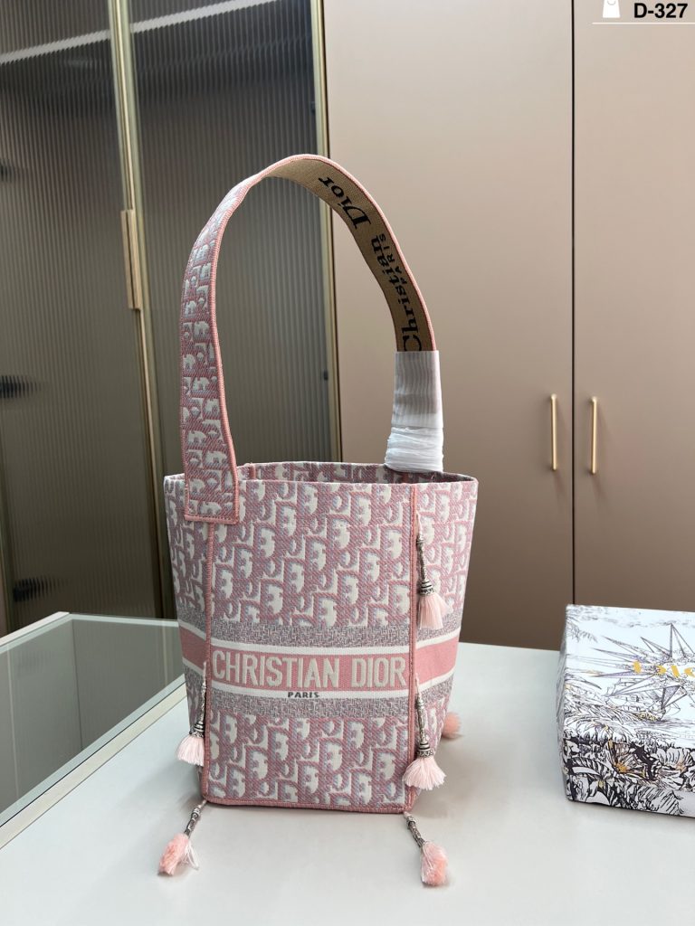Diorディオール ショルダーバッグ 上品なモノグラムキャンバス レディースに人気の長く愛用できるデザイン - 画像 2