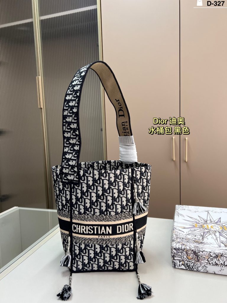 Diorディオール ショルダーバッグ 上品なモノグラムキャンバス レディースに人気の長く愛用できるデザイン - 画像 3