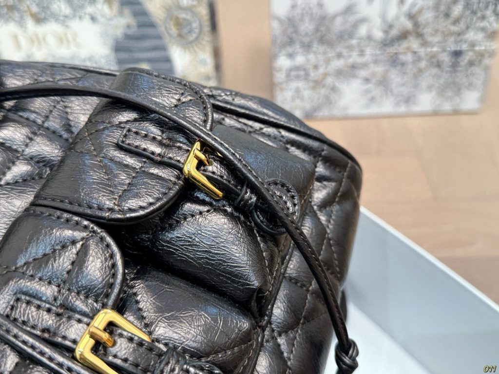 Diorディオール ショルダーバッグ モノグラムキャンバス 上品なデザイン レディース向け 長く愛用できる定番モデル - 画像 5