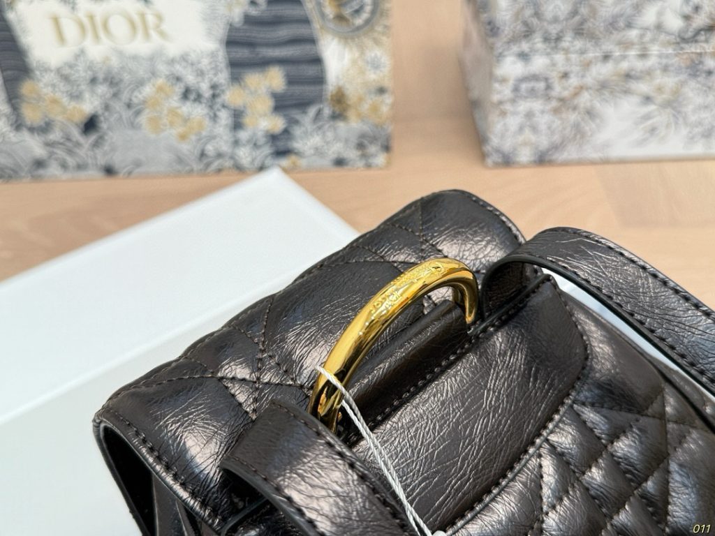 Diorディオール ショルダーバッグ モノグラムキャンバス 上品なデザイン レディース向け 長く愛用できる定番モデル - 画像 8