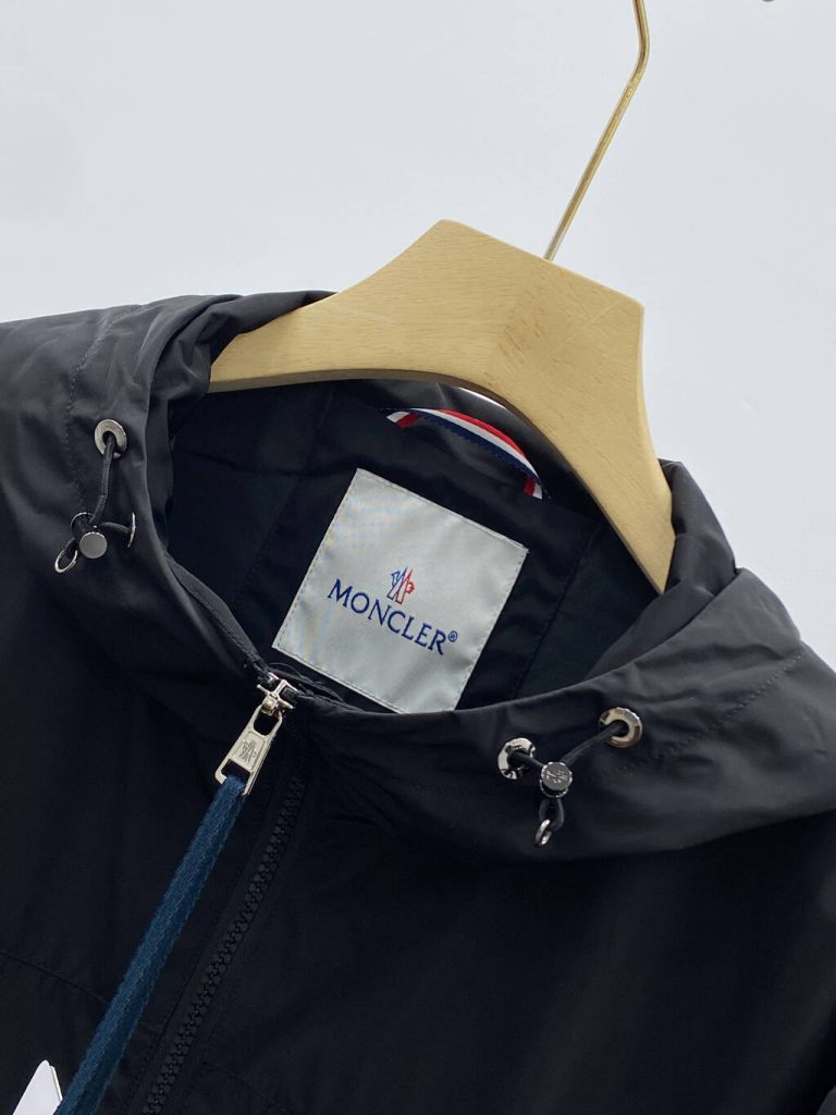 Monclerモンクレール 黒 リブ袖 フード付き軽量防風ジャケット 2色入 - 画像 3
