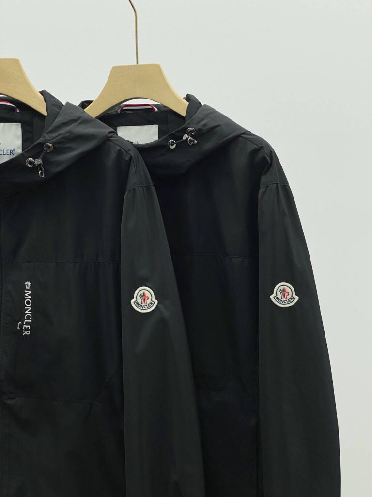 Monclerモンクレール 黒 リブ袖 フード付き軽量防風ジャケット 2色入 - 画像 6
