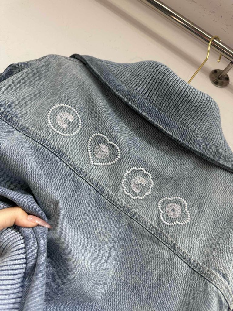 香奈儿 デニムジャケット レディース ブルーグレー ハート刺繍 1色 - 画像 7
