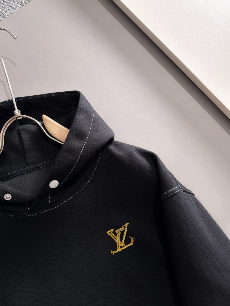 Louis VuittonLOUIS VUITTON ロゴ パーカー 黒 1色入 無地 ファッションアイテム - 画像 3