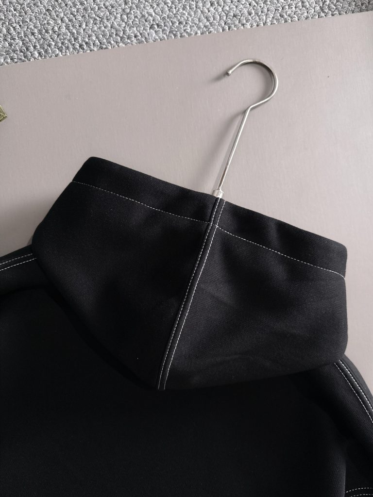 Louis VuittonLOUIS VUITTON ロゴ パーカー 黒 1色入 無地 ファッションアイテム - 画像 6