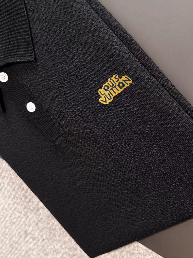 Louis VuittonLOUIS VUITTON 黒 ポロネックニット 1色入 - 画像 7