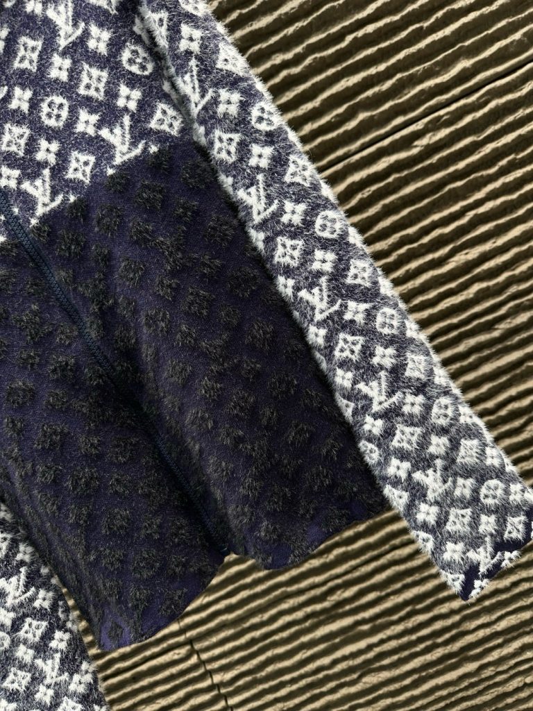 Louis VuittonLOUIS VUITTON ミニクロスオーバー フード付フリースジャケット 2色入 - 画像 4